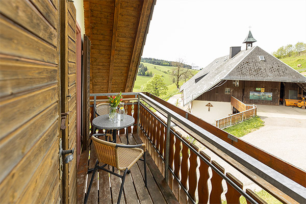Balkon mit Blick über den Hof