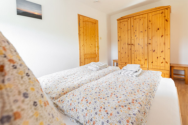 Schlafzimmer mit Doppelbett